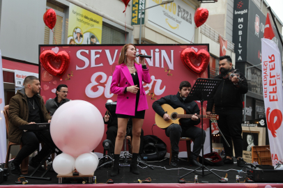Sevginin şehri Efeler'de 14 Şubat şovu