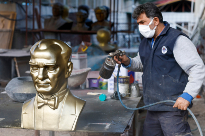 Yenişehir Belediyesi Fransa’da çalınan Atatürk büstünün yerine yenisini gönderdi