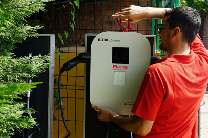 Elektrikli araçlar geliyor, şarj istasyonları yetişebilecek mi?