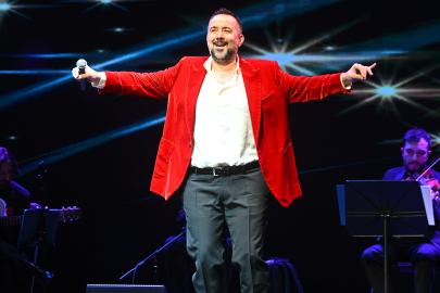 Ata Demirer Gazinosu ile Kahkaha ve Müzik Dolu Geceler Sürüyor