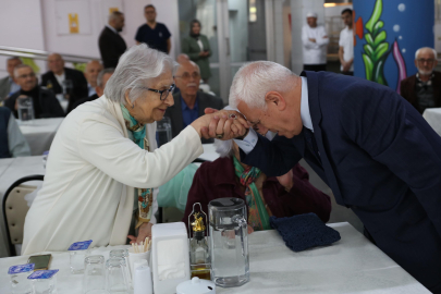 Başkan Bozbey’den Huzurevi’ne bayram ziyareti