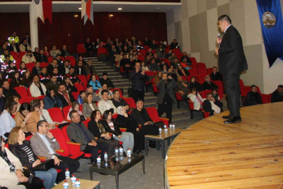 Polisler tiyatroyla uyuşturucuya savaş açtılar