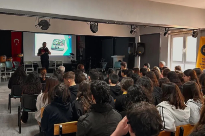 Öğrencilere siber güvenlik ve zorbalık üzerine farkındalık eğitimi