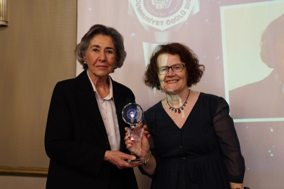 19. Çağdaş Yaşam Cumhuriyet Ödülü Av. Nazan Moroğlu'na verildi
