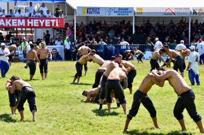 Fethiye'de 3. Mustafa Kiremitli Yağlı Güreşleri Coşkuyla Başladı