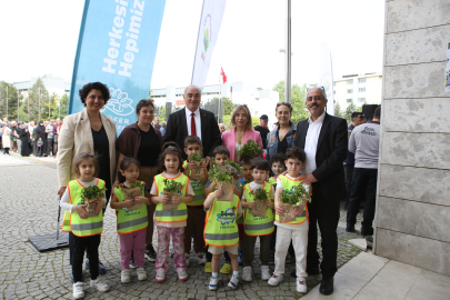 Nilüfer’de 310 Bin Fide Vatandaşlarla Buluşuyor