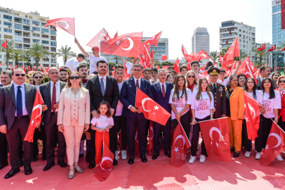 19 Mayıs Coşkusu İzmir’i Sardı