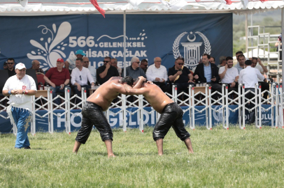 566. Akhisar Çağlak Yağlı Güreşleri Coşkuyla Gerçekleştirildi