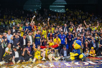 Bakan Bak'tan Fenerbahçe Beko'ya Tebrik