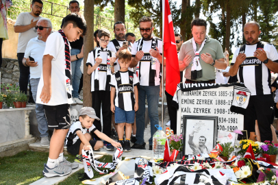 Ferdi Zeyrek’in Kabri Babalar Günü’nde de Ziyaretçi Akınına Uğradı