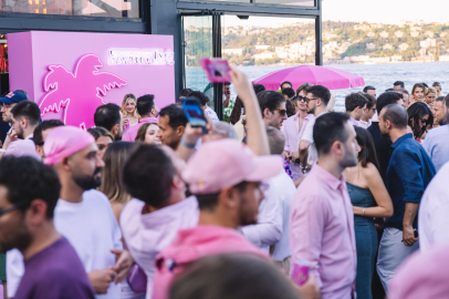Red Bull Pink Edition Lansmanı Renkli Görüntülere Sahne Oldu