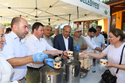 Osmangazi Belediyesi’nden vatandaşa aşure ikramı