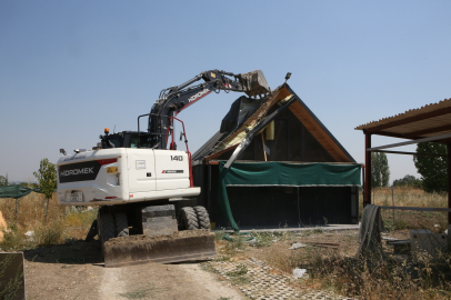 Kayapa’da İki Kaçak Yapı Yıkıldı