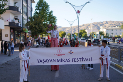 Erzincan Yaşayan Miras Festivali'ne Sanatseverlerden Yoğun İlgi