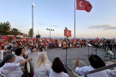 Anadolu Kadın Hareketi Derneği 30 Ağustos’u Edremit’te Kutladı