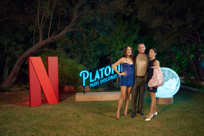 NETFLIX, Gupse Özay İmzalı Yeni Dizisi Platonik: Mavi Dolunay Otel’in Lansmanını Çeşme'de Renkli Bir Etkinlikle Kutladı