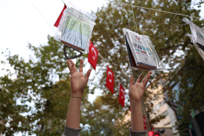Gelenek Bozulmadı, Kitaplar Yine İlk Ağaçlarda Açtı!