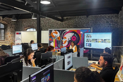 İzmir Büyükşehir’den Gençlere “Canva” Eğitimi