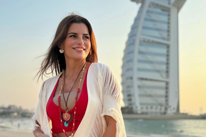 Ece Vahapoğlu, Dubai'de Dolunay Seremonisi ve Yoga Yaptırdı