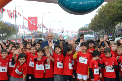 Nilüfer’de Binden Fazla Öğrenci Cumhuriyet İçin Koştu