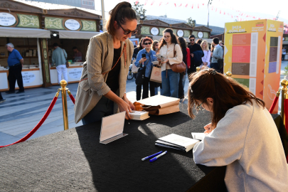 Bursa'da Osmangazi Kitap Fuarı’na İlgi Artarak Devam Ediyor