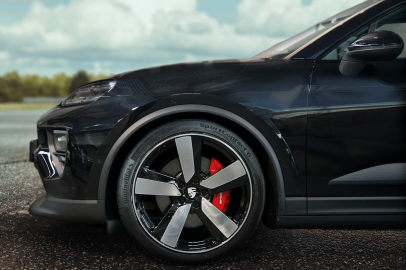 Porsche’nin Elektrikli Macan için Yaz ve Kış Lastiği Tercihi Continental Oldu