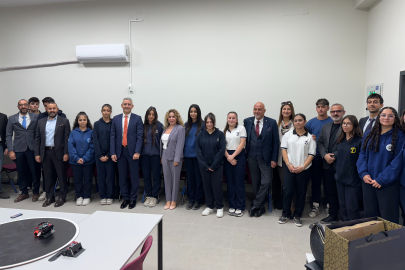  Deprem Bölgesindeki Gençlere  Fırsat Eşitliği İçin Teknoloji Desteği