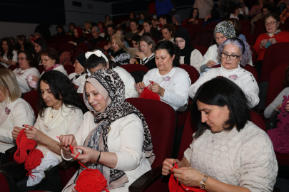 Kadınlar İyilik İçin İlmek Attılar
