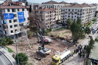 İstanbul'da E Sınıfı Yüksek Riskli Binanın Yıkımı Gerçekleşti