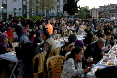 Kuşadası Belediyesi'nden Ramazan Ayı Boyunca 18 Bin Kişilik İftar Yemeği