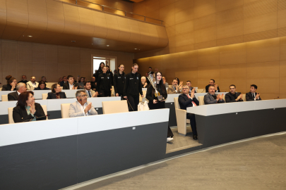 Nilüfer’in Genç Sporcuları Başarılarını Belediye Meclisinde Paylaştı