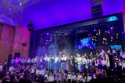 Öğretmenler, Öğrenciler ve Yöneticiler Aynı Sahneyi Paylaştı 