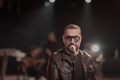 Müziğin Güçlü Yorumcusu Ümit Yaşar'dan "Yürüdüm"