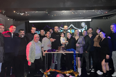 Mert Ozan Düz'e Tiyatro Sahnesinde Doğum Günü