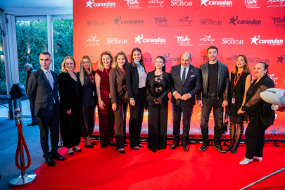 Corendon Airlines, Özge Yağız ve Yusuf Çim’i Varşova’da hayranlarıyla buluşturdu