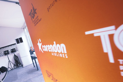 Corendon Airlines, Özge Yağız ve Yusuf Çim’i Varşova’da hayranlarıyla buluşturdu