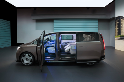 Mercedes-Benz VLE Türkiye Yolunda mı? Yeni Elektrikli Lüks MPV İsveç’te Satışa Çıktı