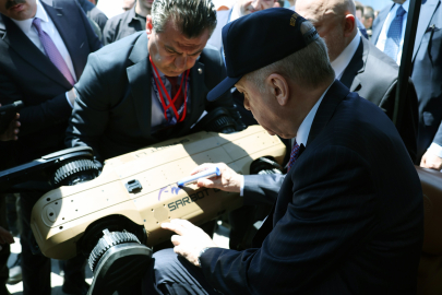 Cumhurbaşkanı Erdoğan, SARSILMAZ Standında SARBOT L1’i İnceledi
