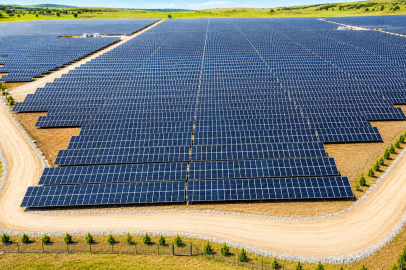 Aksa Enerji’nin İlk Depolamalı GES Projesi  Ticari Üretime Başladı