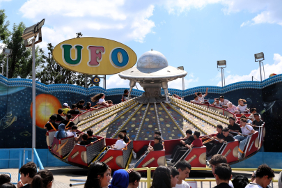 Karneval Coşkusu Lunaparkta Katlanıyor