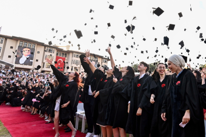 Koç Üniversitesi  32’inci Dönem Mezunlarını Verdi