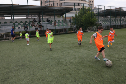 Çocuklara Ücretsiz Futbol Okulu