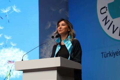 46 Yaşında Okul Birincisi Oldu, Ayakta Alkışlandı