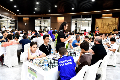 Malatya'da Uluslararası Altın Kayısı Satranç Turnuvası Devam Ediyor