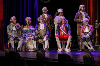 Türk Tiyatrosunun En Çok İzlenen Yapımlarından Amadeus Veda Turnesine Çıkıyor