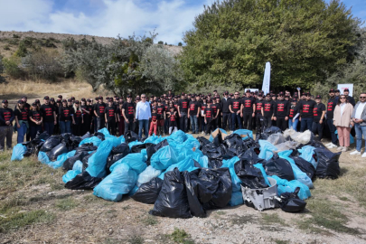 Tepe Kurumsal’ın “Kırmızı Eldiven”leri, Ankara’da 950 Kilogram Atığı Doğadan Topladı