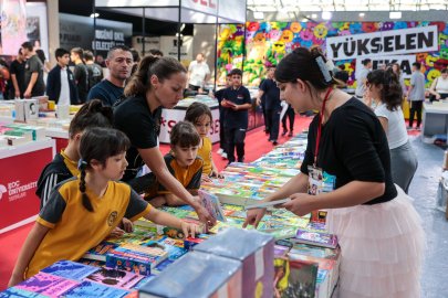Antalya Kitap Fuarı’na İlgi Sürüyor
