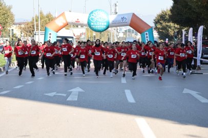Nilüfer’de Bin 749 Öğrenci Cumhuriyet İçin Koştu