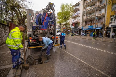 İzmir’de Yağış Mesaisi: İZSU 763 Personel ve 366 Araçla Sahada